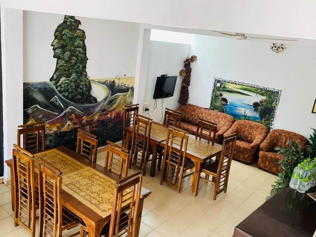 Siumi Rest Hotell Nallathanniya Exteriör bild